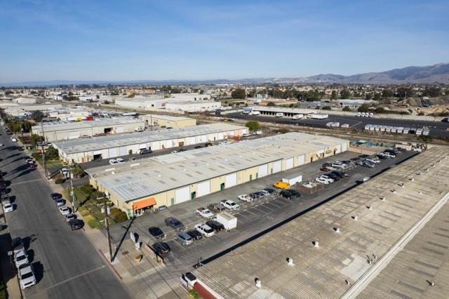 557 Brunken Avenue, Salinas CA: https://media.crmls.org/mediaz/2779cb41-5d8e-4ed5-8088-1e758d13f9d0.jpg