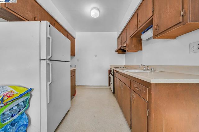 1738 7Th St, Berkeley CA: https://media.crmls.org/mediaz/277ab2f9-0760-4d61-8cd0-4935789597ce.jpg