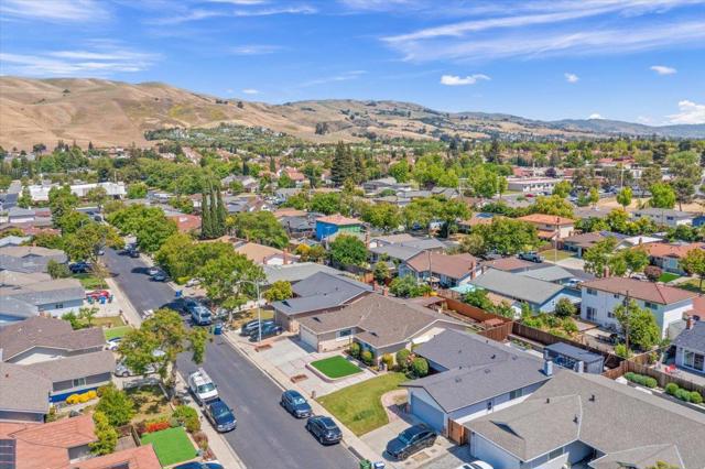 1648 Mount Rainier Avenue, Milpitas CA: https://media.crmls.org/mediaz/277b290f-d9a7-495f-a379-766ff5003839.jpg
