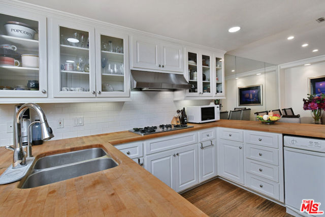 11687 Bellagio Road, Los Angeles CA: https://media.crmls.org/mediaz/277be861-c119-4a04-acac-9fcceb9b74cb.jpg