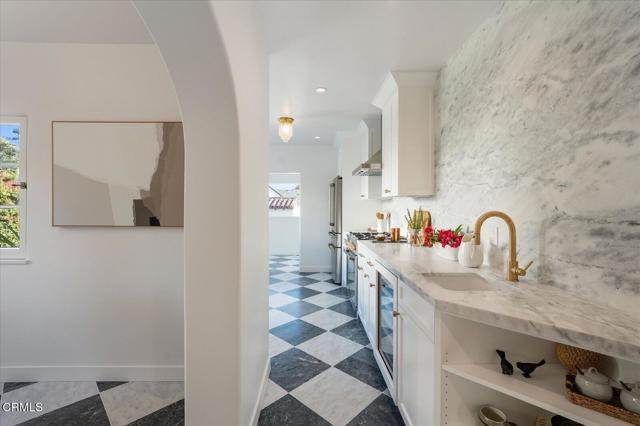 Detail Gallery Image 20 of 69 For 1110 E Mountain St, Glendale,  CA 91207 - 4 Beds | 3 Baths