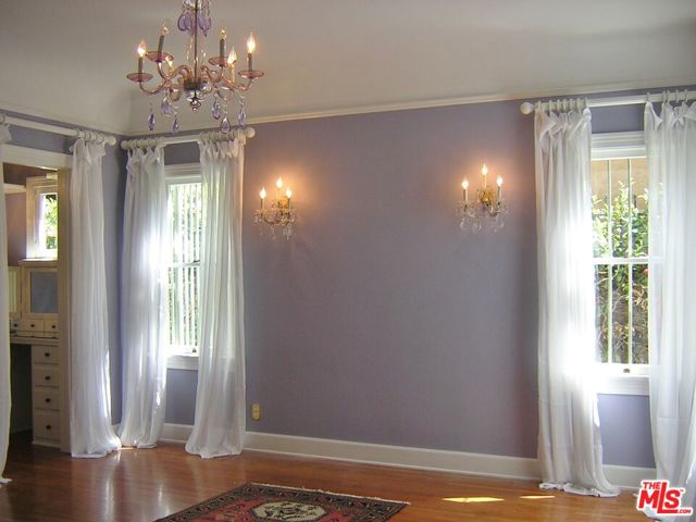 914 S Burnside Avenue, Los Angeles CA: https://media.crmls.org/mediaz/277c7067-71db-462a-b531-9832517f10a7.jpg