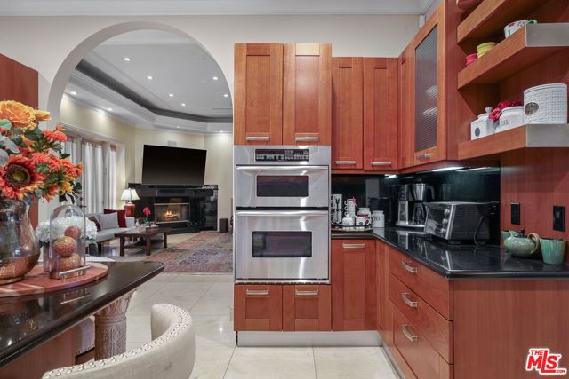 156 S Clark Drive, Beverly Hills CA: https://media.crmls.org/mediaz/277c84ac-295e-4f99-8be2-eccef3fd18a3.jpg