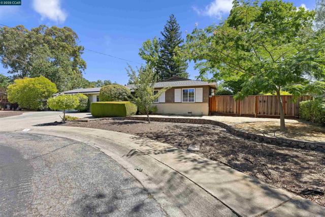 10 Maureen Ct, Pleasant Hill CA: https://media.crmls.org/mediaz/277ca502-5f0d-49e5-a7d0-fe4221212e15.jpg