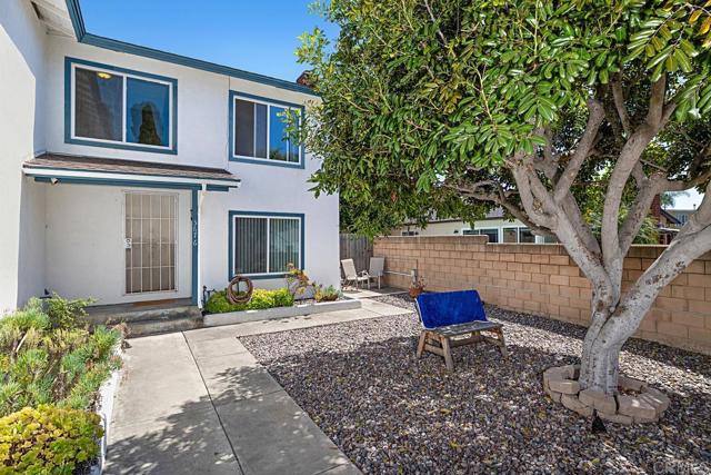 Detail Gallery Image 3 of 43 For 5676 Chateau Dr, San Diego,  CA 92117 - 7 Beds | 3/2 Baths