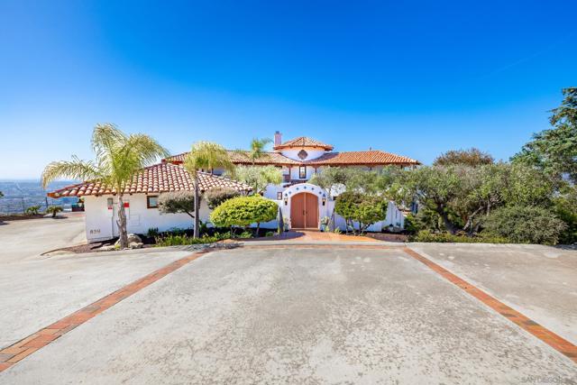 859 Cocos Dr, San Marcos CA: https://media.crmls.org/mediaz/277cda5f-da3f-4432-a7a4-740d00cee4bd.jpg
