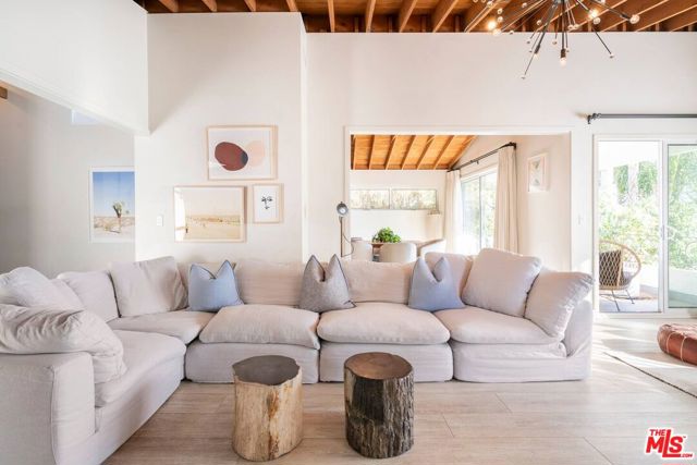 21555 Pacific Coast Highway, Malibu CA: https://media.crmls.org/mediaz/277d0b06-0451-49d7-bc7e-d78b80cc7467.jpg