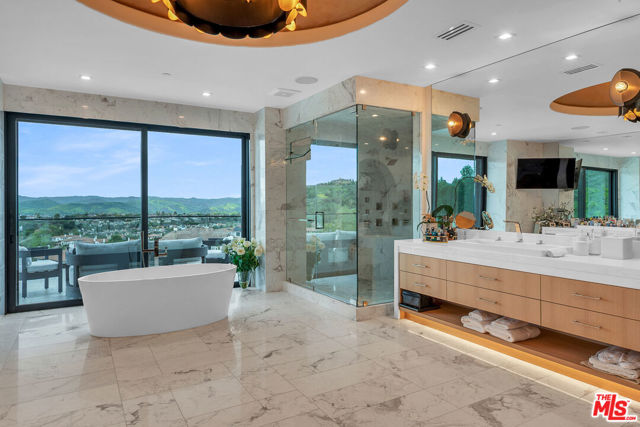 25201 Prado Del Misterio, Calabasas CA: https://media.crmls.org/mediaz/277d427c-6f65-48c2-9da3-1da244cb156c.jpg