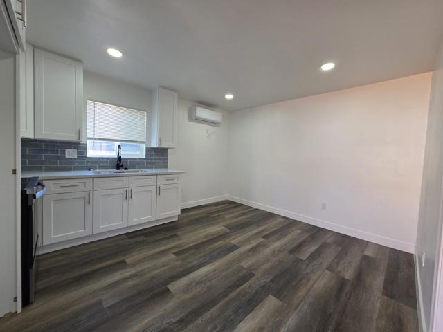 Detail Gallery Image 4 of 23 For 2040 Earl St #B,  San Diego,  CA 92113 - 2 Beds | 1 Baths