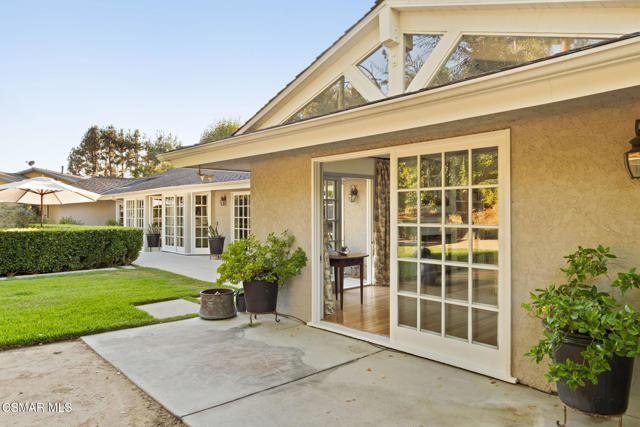 4658 Del Moreno Drive, Woodland Hills CA: https://media.crmls.org/mediaz/277d61a3-897e-44fa-95eb-6a96b994ed76.jpg