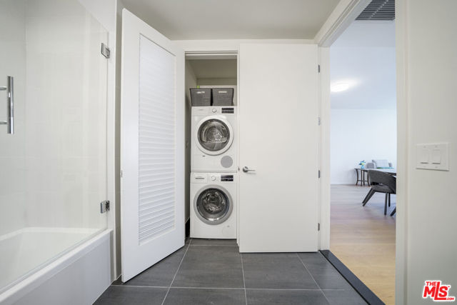 889 Francisco Street, Los Angeles CA: https://media.crmls.org/mediaz/277d6451-a7dc-4a2f-9aa6-729c935956af.jpg