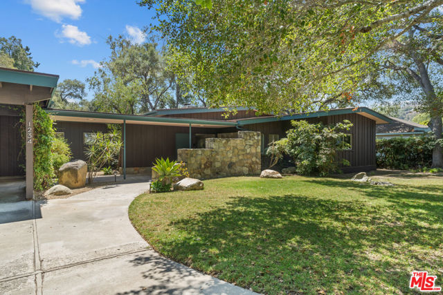 1234 Woodland Drive, Santa Paula CA: https://media.crmls.org/mediaz/277d6aab-2024-46ea-a946-c7dd2780e422.jpg