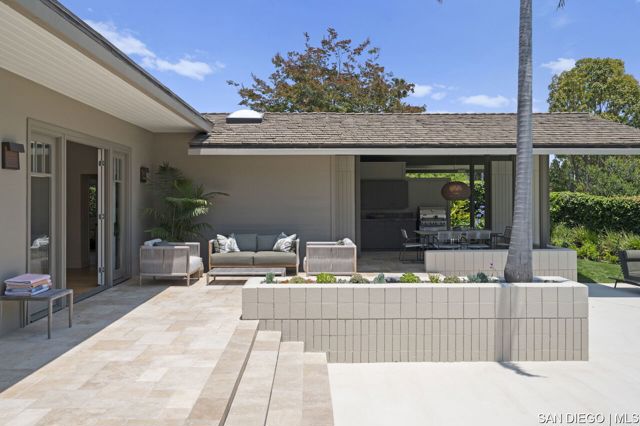 5931 Citadel CIR, La Jolla CA: https://media.crmls.org/mediaz/277d8445-61d3-4eb0-915b-87e7abcff6d7.jpg