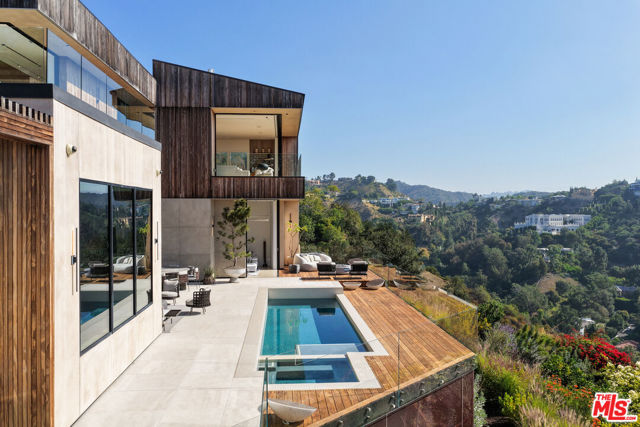 5 Bed Home for Sale in Los Angeles, California