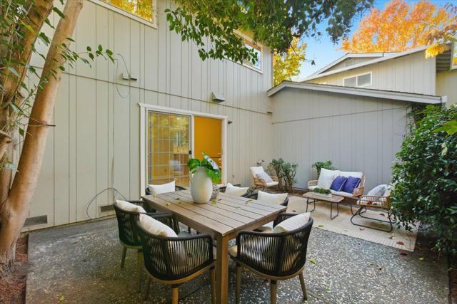 1542 Canna Court, Mountain View CA: https://media.crmls.org/mediaz/277e0b8b-8d5c-4cb2-b9e0-846b45223f92.jpg