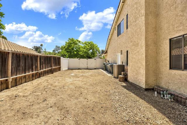 2010 Palsero Ave, Escondido CA: https://media.crmls.org/mediaz/277ecc7c-b26e-4787-9526-2f35ff33480c.jpg