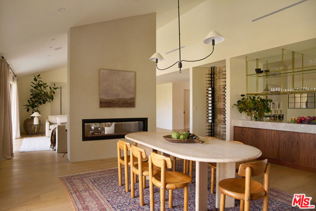 3620 Wrightwood Drive, Studio City CA: https://media.crmls.org/mediaz/277f2d04-ba8e-4580-a6cf-f3f138a9aa5d.jpg