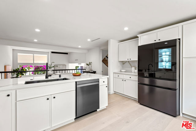 4715 La Villa Marina, Marina del Rey CA: https://media.crmls.org/mediaz/277fc99d-93d6-469b-a5be-3a91e41b5140.jpg