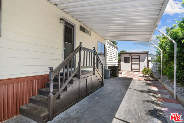 21317 Blue Curl Way, Canyon Country CA: https://media.crmls.org/mediaz/277ffe70-0cc1-4013-9cad-22116a0e8a50.jpg