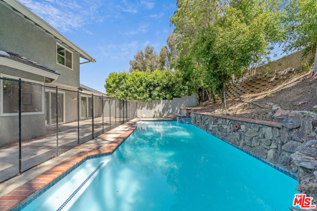 19 Rippling, Irvine CA: https://media.crmls.org/mediaz/278012e9-d937-4328-a2ee-07acf9c3f8b6.jpg