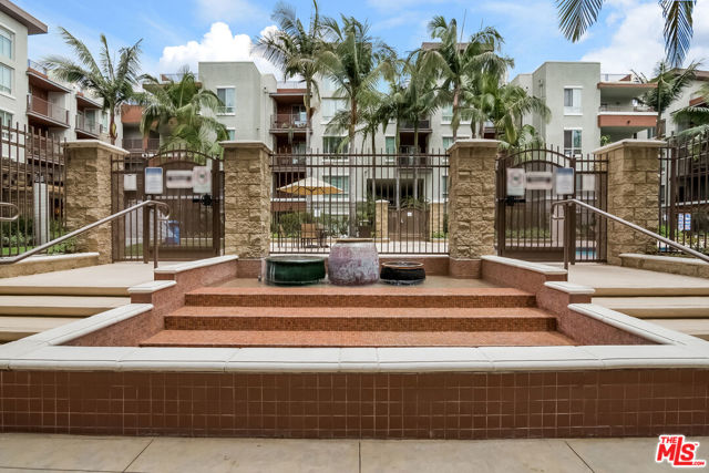 100 S Alameda Street, Los Angeles CA: https://media.crmls.org/mediaz/27801969-a31f-4aee-8ccd-0da73923dc69.jpg