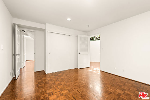 16449 Akron Street, Pacific Palisades CA: https://media.crmls.org/mediaz/27802760-3115-48f7-a2c7-0354159c3497.jpg