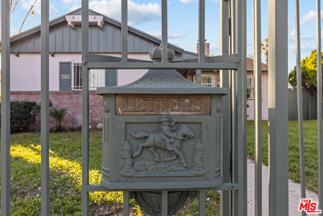 5733 Colfax Avenue, North Hollywood CA: https://media.crmls.org/mediaz/2780be55-243c-4362-8905-ffef60f386d7.jpg