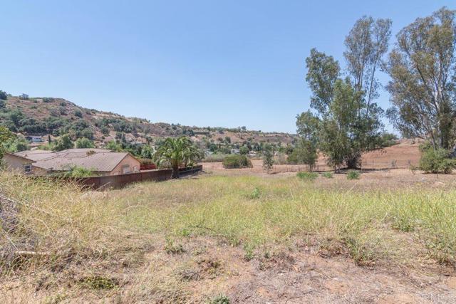 3137 E Valley Parkway, Escondido CA: https://media.crmls.org/mediaz/2780c9d2-5929-4609-915a-d2e2d000fd65.jpg