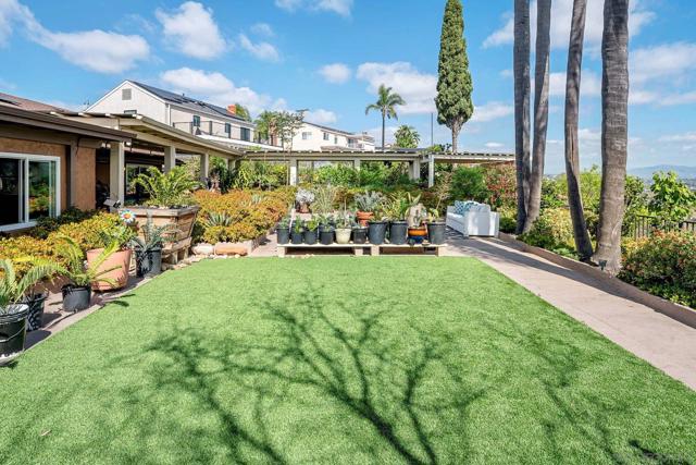 7945 Shadow Hill Dr, La Mesa CA: https://media.crmls.org/mediaz/2780ea02-5fc1-4211-8a9d-e9aef39c7108.jpg