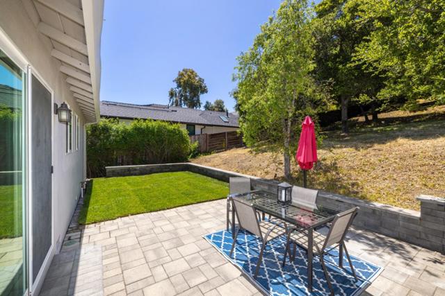732 Alameda De Las Pulgas, Belmont CA: https://media.crmls.org/mediaz/27814978-0d43-412d-9c9b-9d8fc94ce0f8.jpg