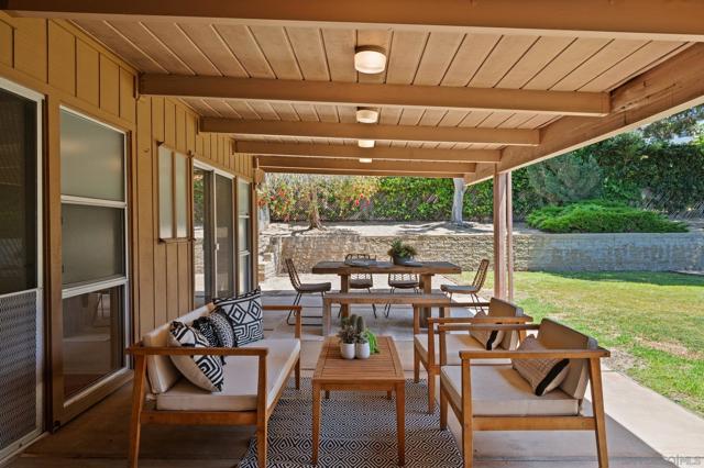 1201 Via Barranca, La Jolla CA: https://media.crmls.org/mediaz/2781a71c-3a14-48ec-8cd3-a411d80267ba.jpg