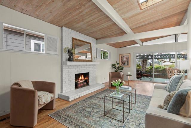538 Clubhouse Drive, Aptos CA: https://media.crmls.org/mediaz/27821970-671e-4c5a-ad3a-2be0d5c49dc8.jpg