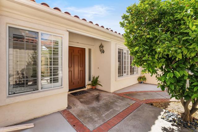 12027 Caminito Corriente, San Diego CA: https://media.crmls.org/mediaz/27824a21-ed90-4958-8117-996e1ed7d4e7.jpg