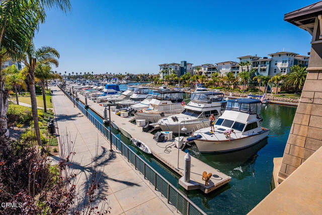 Detail Gallery Image 2 of 42 For 1541 Windshore Way, Oxnard,  CA 93035 - 2 Beds | 2 Baths