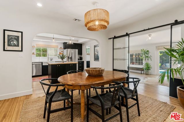 555 N Irving Boulevard, Los Angeles CA: https://media.crmls.org/mediaz/278374ac-3c9f-4311-9539-a4671ee2e22a.jpg