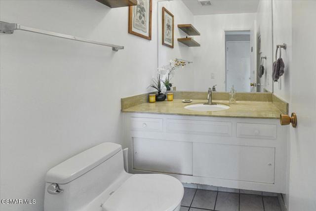 17842 Magnolia Boulevard, Encino CA: https://media.crmls.org/mediaz/278375a4-1e6c-4c9a-9c44-22d3634798d0.jpg