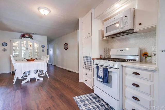 Detail Gallery Image 6 of 47 For 1120 E Mission Road #27,  Fallbrook,  CA 92028 - 2 Beds | 2 Baths