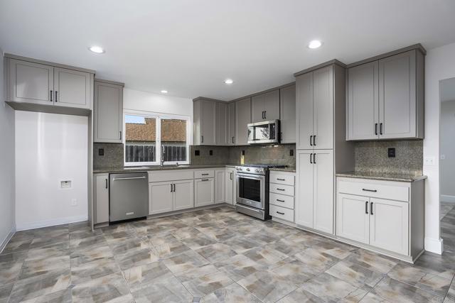 8973 CARLEY CIR, San Diego CA: https://media.crmls.org/mediaz/2784064c-edc0-4ab5-9346-0813e1839a00.jpg