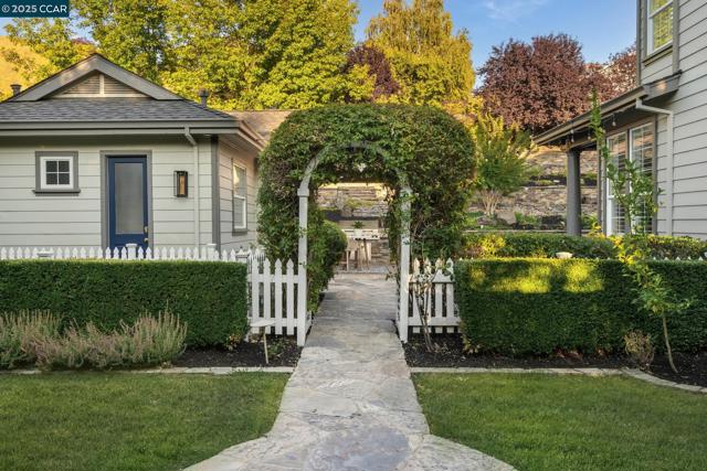 51 Brightwood Cir, Danville CA: https://media.crmls.org/mediaz/278423be-5d01-41f2-9d99-ef909d8dbd2c.jpg