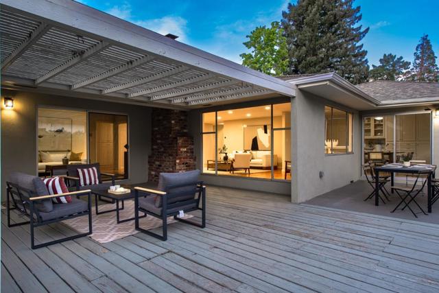 171 E Creek Drive, Menlo Park CA: https://media.crmls.org/mediaz/2784b080-f3c4-4dab-8dc1-4029e1583655.jpg