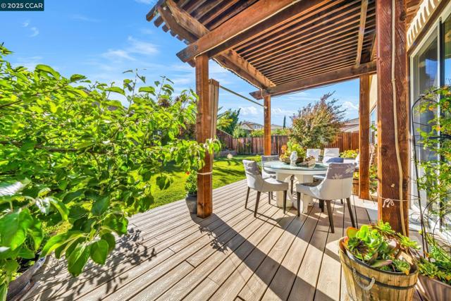150 Rancho Bernado Ct, Pittsburg CA: https://media.crmls.org/mediaz/27850ee0-c65e-47be-9189-b273828dffed.jpg