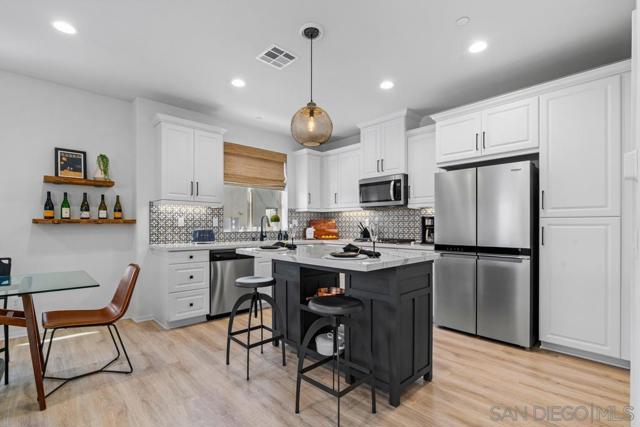 2445 Verano Way, Vista CA: https://media.crmls.org/mediaz/2785318d-3ddd-4b23-913b-7c1e74f00862.jpg