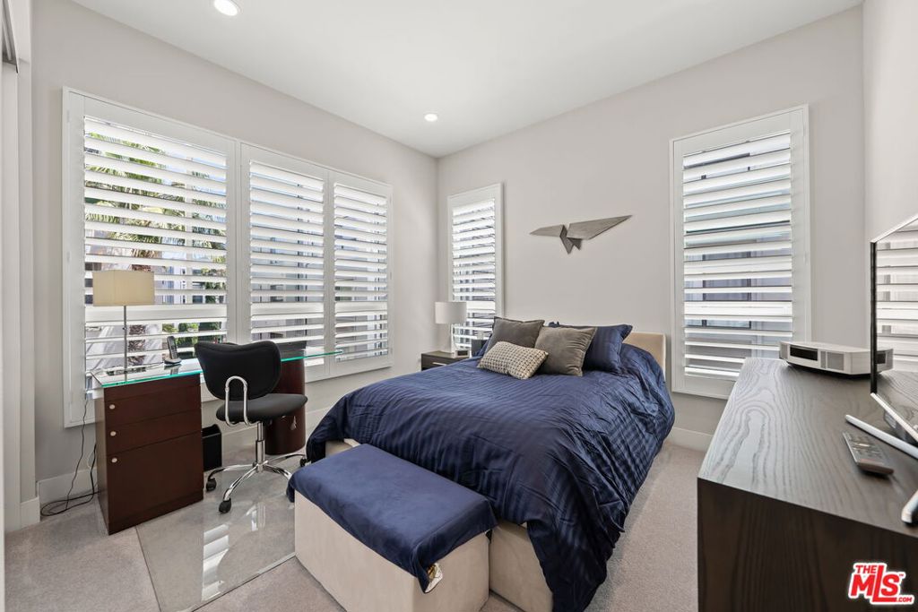 https://media.crmls.org/mediaz/2785773f-3f51-4d7c-91fa-e170edb298ca.jpg?preset=X-Large