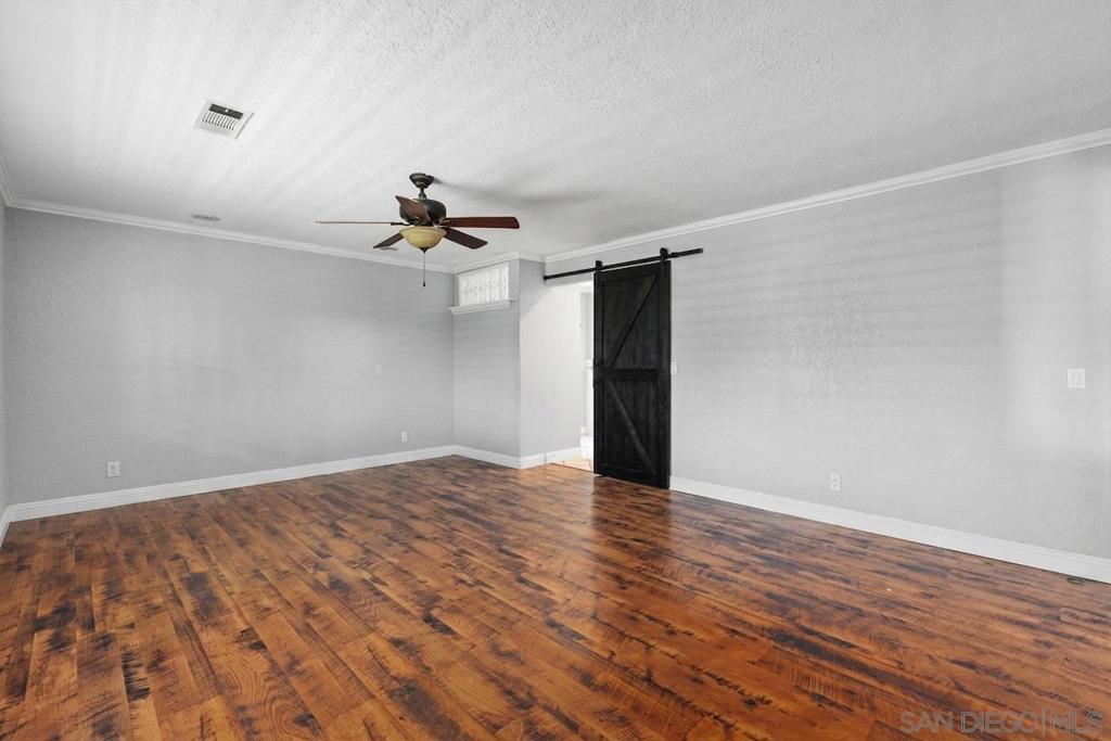 https://media.crmls.org/mediaz/2785afde-b67b-4b7d-a0df-db3ad647a686.jpg?preset=X-Large