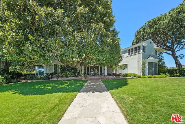 11080 Chalon Road, Los Angeles CA: https://media.crmls.org/mediaz/2785dc8a-3e8a-4a67-a4a6-0d0b93bcd908.jpg
