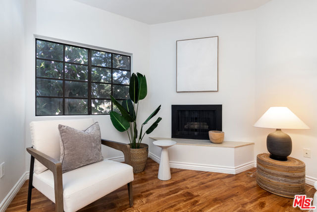 17914 Magnolia Boulevard, Encino CA: https://media.crmls.org/mediaz/27866caf-0647-4b2b-96ff-8e6adbe5d7c6.jpg