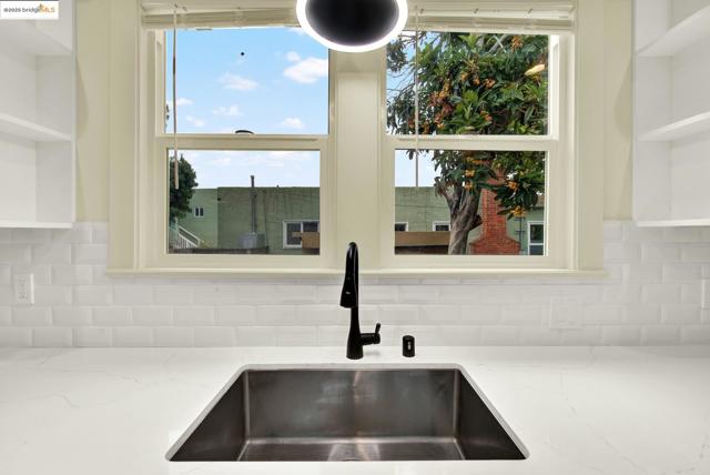 971 34Th St, Richmond CA: https://media.crmls.org/mediaz/2786e1d1-605f-45fd-8eda-58e5f4db42a8.jpg