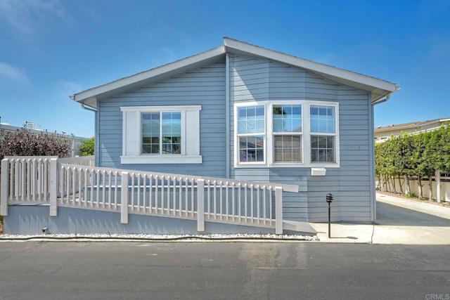 6503 Friendly Place, Carlsbad CA: https://media.crmls.org/mediaz/27872683-1d4e-4d4f-8c1c-d0ccd6fe5fff.jpg