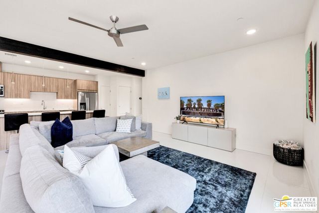 173 The riv, Palm Springs CA: https://media.crmls.org/mediaz/2787c279-813b-4440-8e62-2903086e8f46.jpg