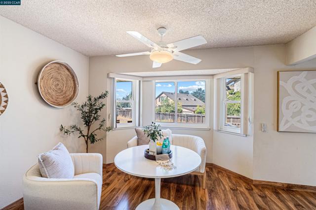 5200 Myrtle Dr, Concord CA: https://media.crmls.org/mediaz/2787d409-1274-43b9-b128-6cb6891d5505.jpg